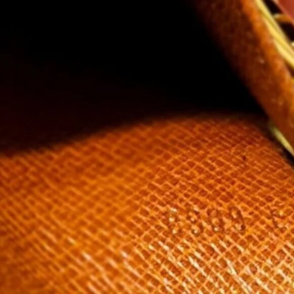 Louis Vuitton Monogram 6 Key Holder with COA - Picture 6 of 12